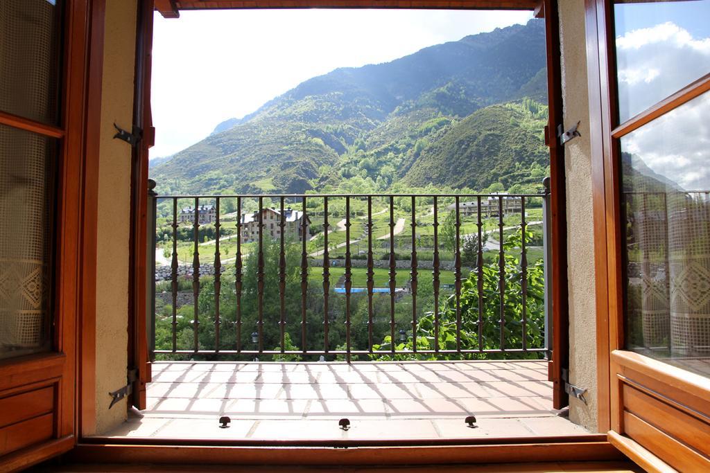 Apartamentos Los Tilos Benasque Room photo