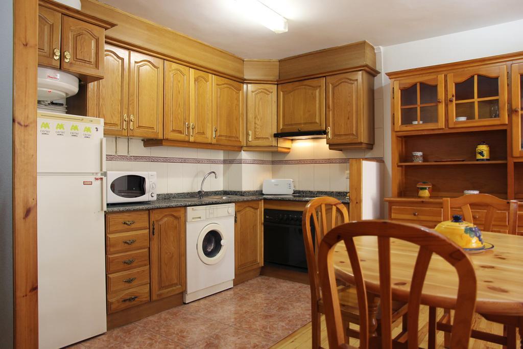 Apartamentos Los Tilos Benasque Room photo